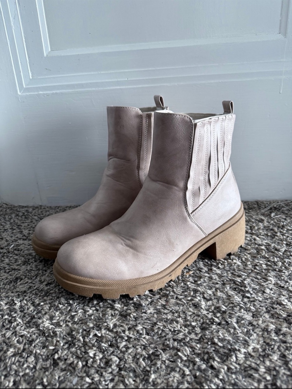 Women's Chunky Chelsea Boot - Light Taupe